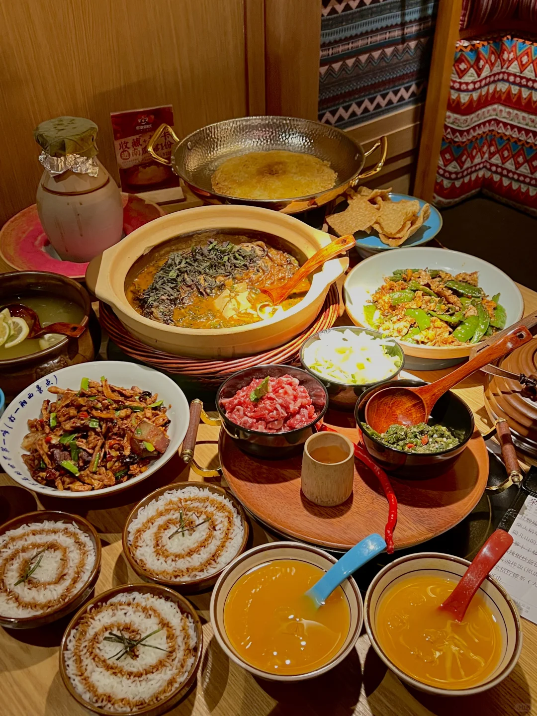 排队80分钟才等到这一桌，好吃si了！！