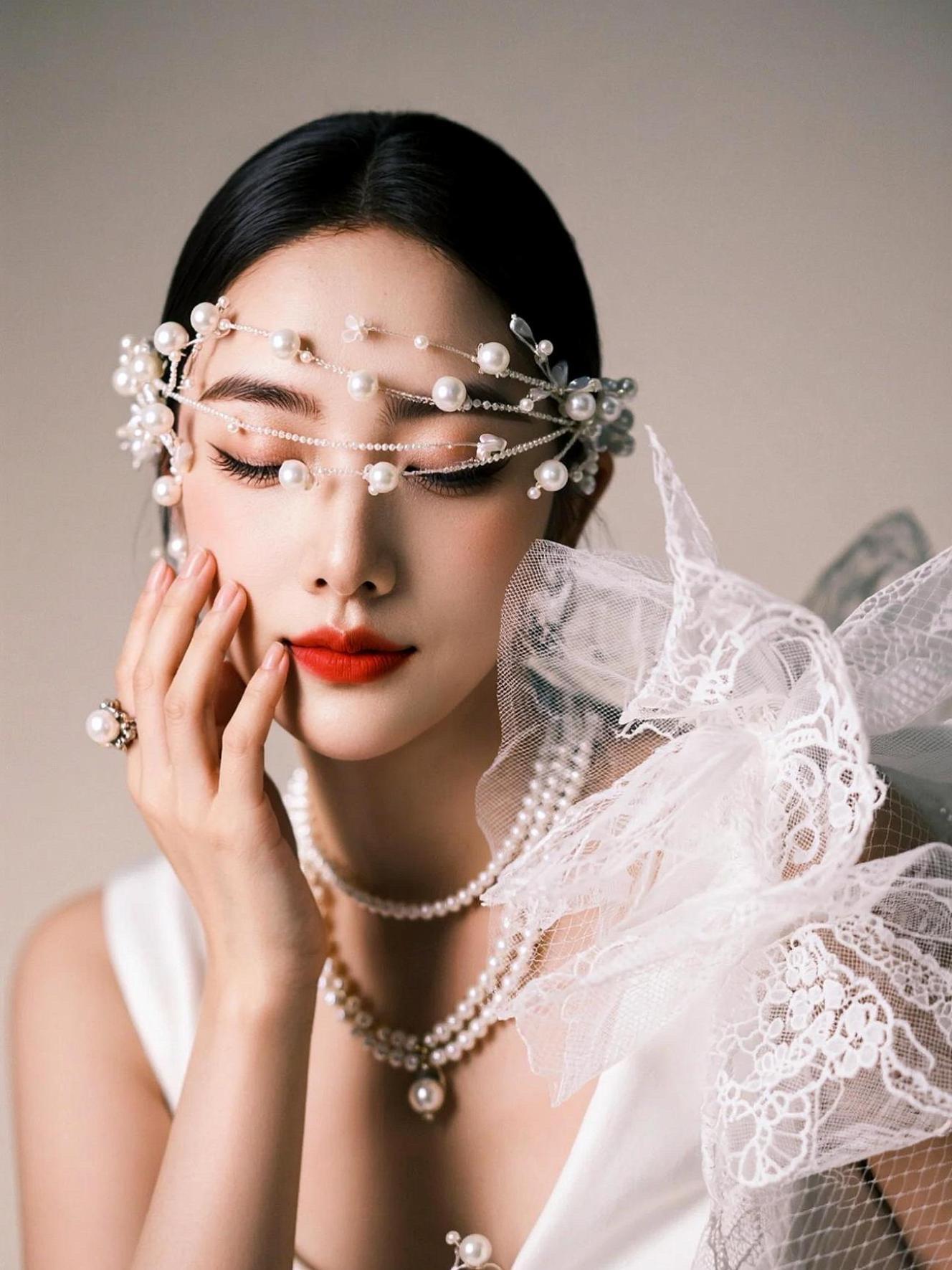 “继续微笑，因为生活是如此美好，没理由不保持微笑。”