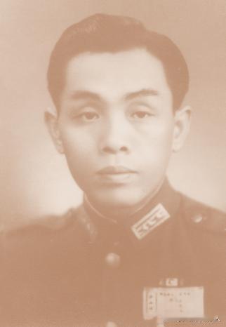 何雪松
何雪松(1918-1949)，四川高县人，又名永柏、柏林。笔名蜀英。革命