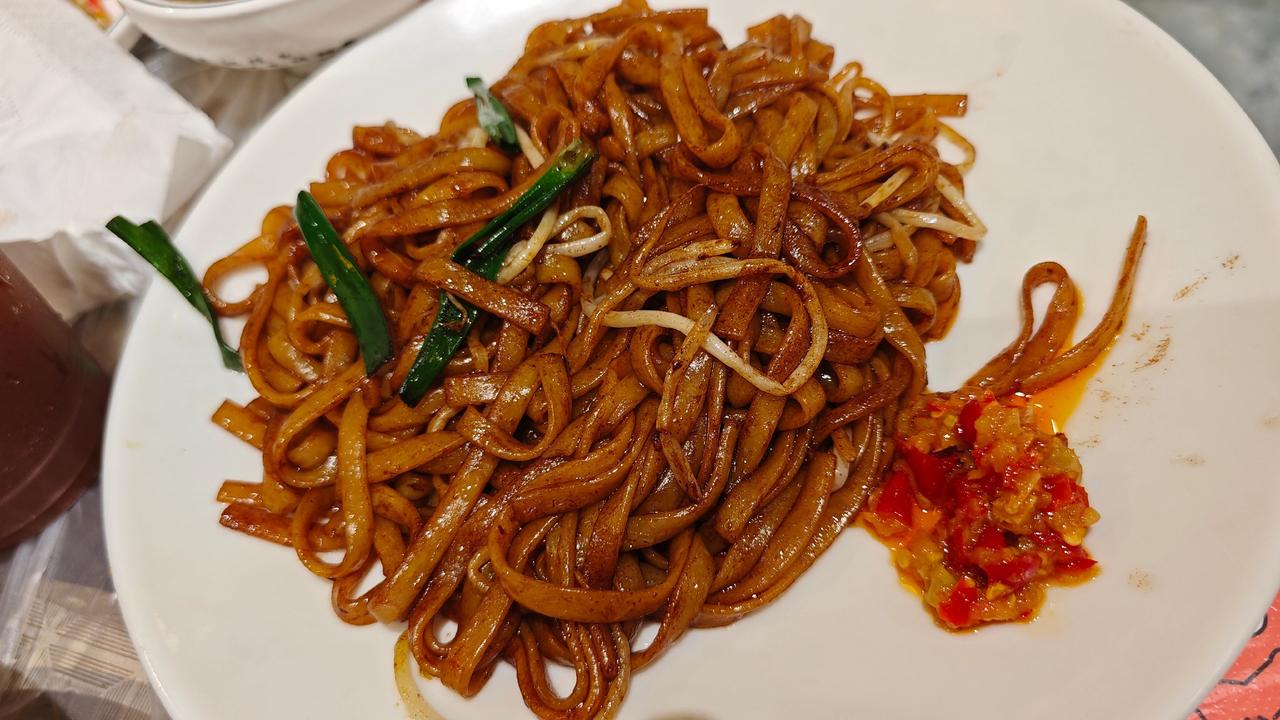 来富阳别只盯着黄公望的《富春山居图》，这座城的灵魂，一半在山水墨色里，另一半，就