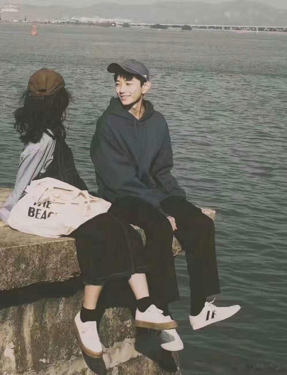 以前山川江海都是你.现在山是山 海是海 