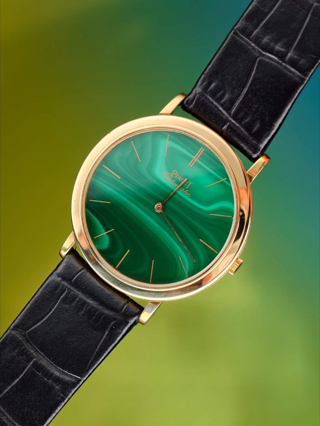 伯爵 Piaget 的古董馆藏为我打开了保险柜。一枚一枚拿在手上看，这些古董太让