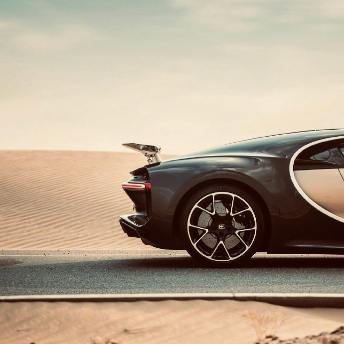 布加迪Chiron沙漠本色，你喜欢吗？汽车