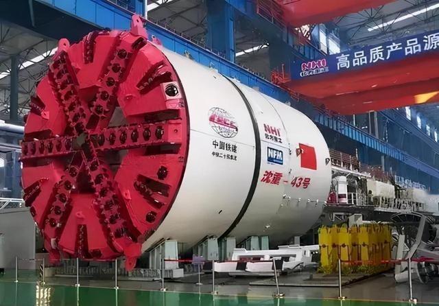 1997年，中国向德国购买两台盾构机，德国不仅报价3.5亿一台，送来的还是旧的，