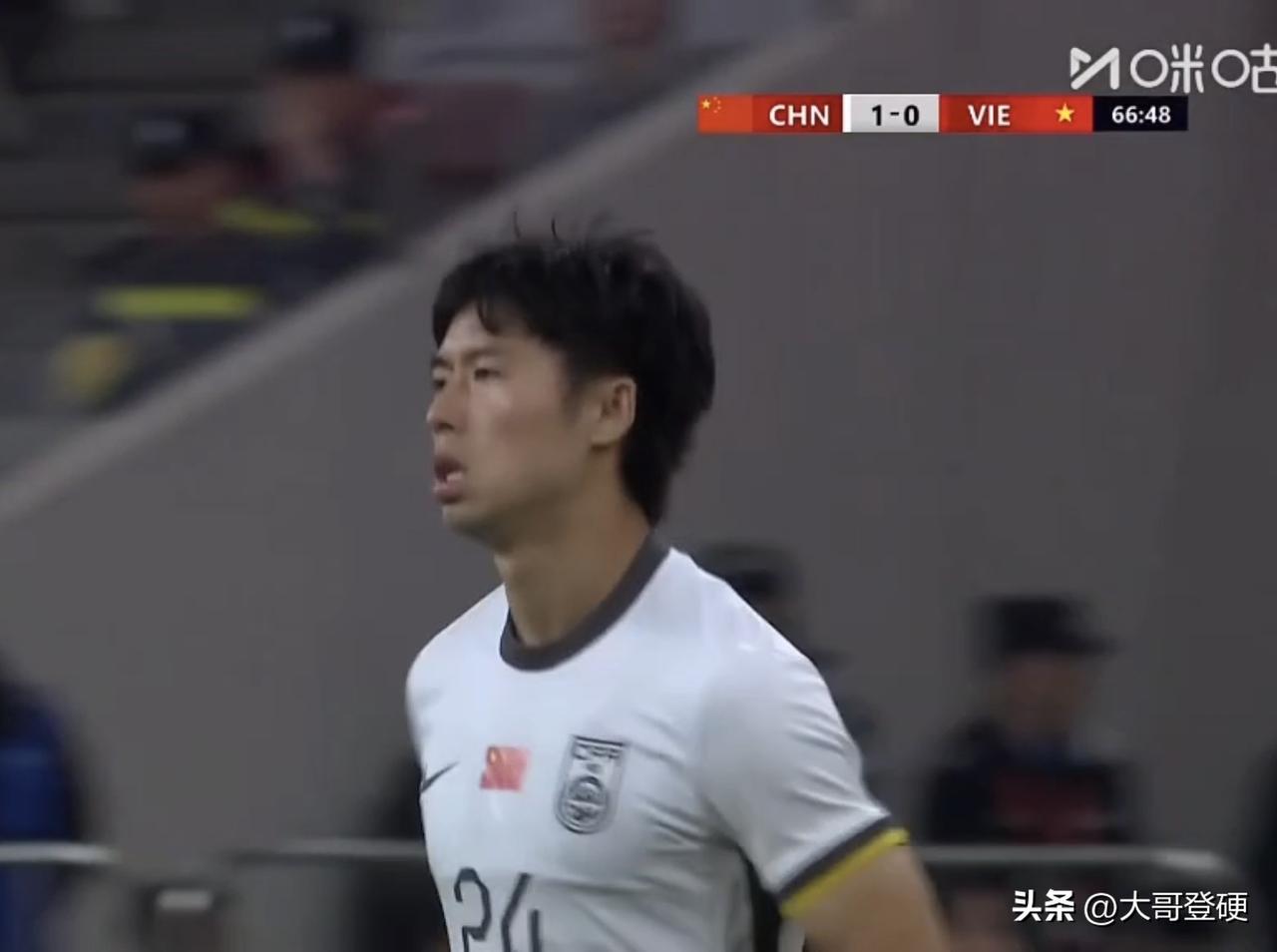 这不是基本功问题？！汪士钦这脚无人盯防的传中，让人有些不忍直视👁

北京时间3