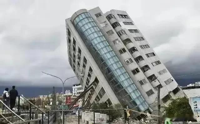 台湾花莲这次7.3级地震暴露了一大问题，那就是台湾损失比想象中得要小得多，建筑质