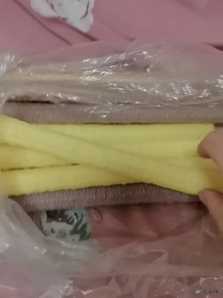 童年的爆米花
周五，我和闺女去大悦城吃烤肉，路过一个路边摊，摊主现打爆米花现卖，