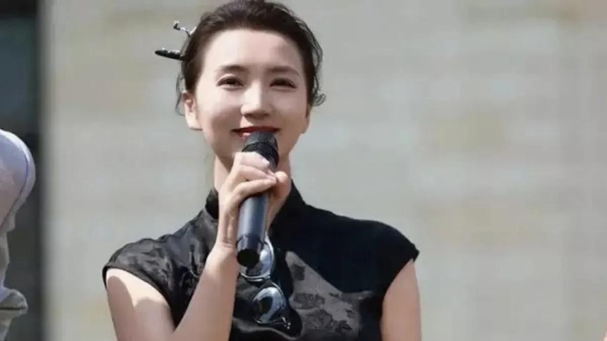 陈好自信宣言：即便没有华服贵饰，我亦能将“万人迷”角色演绎得淋漓尽致。在她看来，