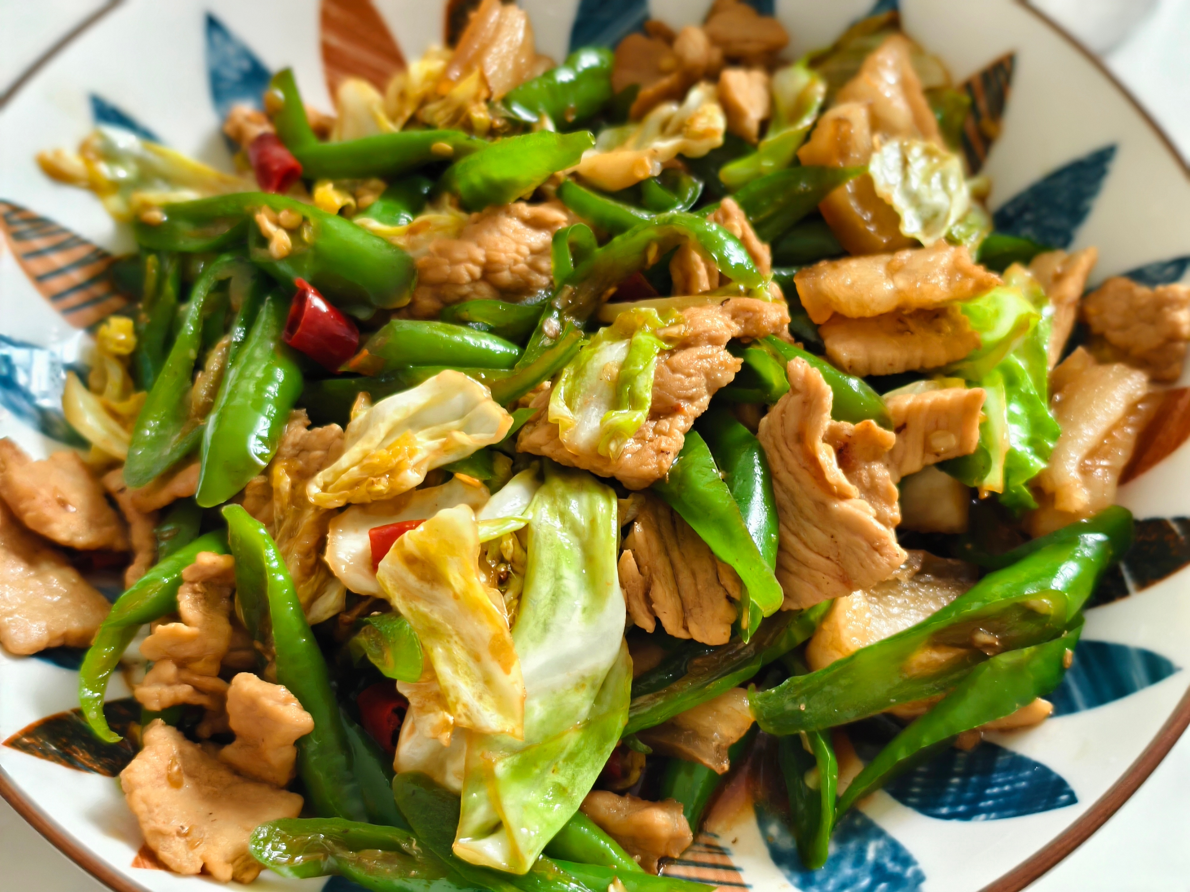 清辉家的美食 今日晚餐。这个暑假，小豆的美术集训之后，我几乎每天做菜。小豆也终于