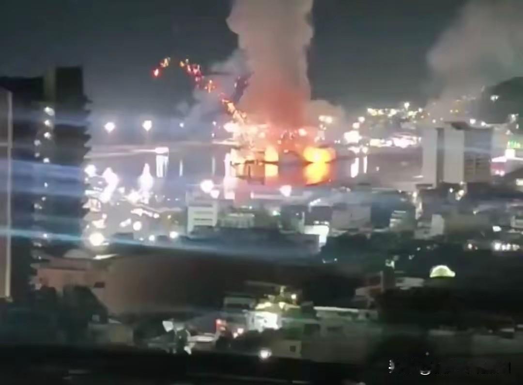 突发新闻：美国轰炸委内瑞拉

当地时间1月3日凌晨两点多，美国趁着委内瑞拉人民在