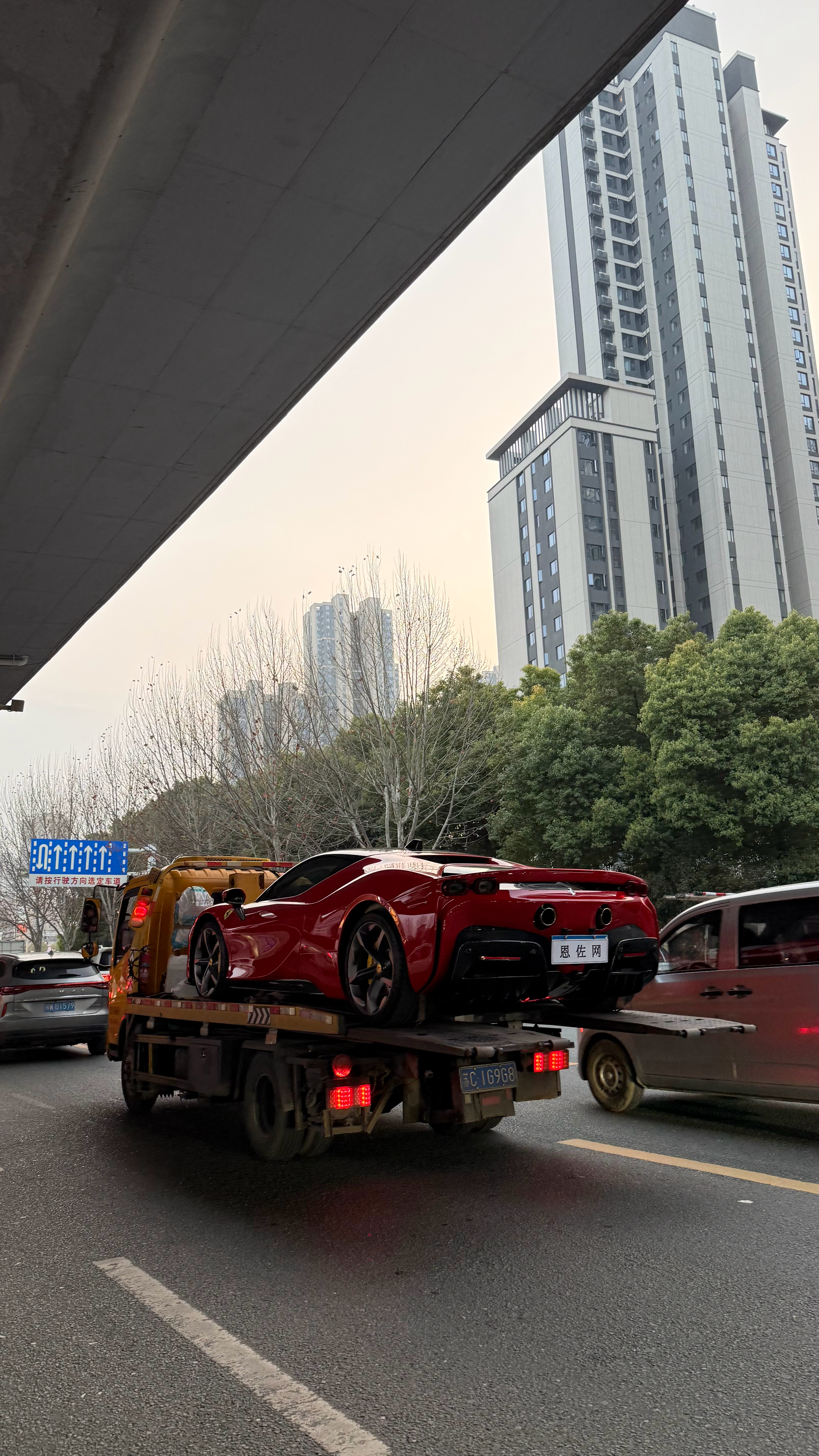 我发现我对几百万的金额一点概念都没有刚查了一下法拉利SF90二手要四五百万一百万