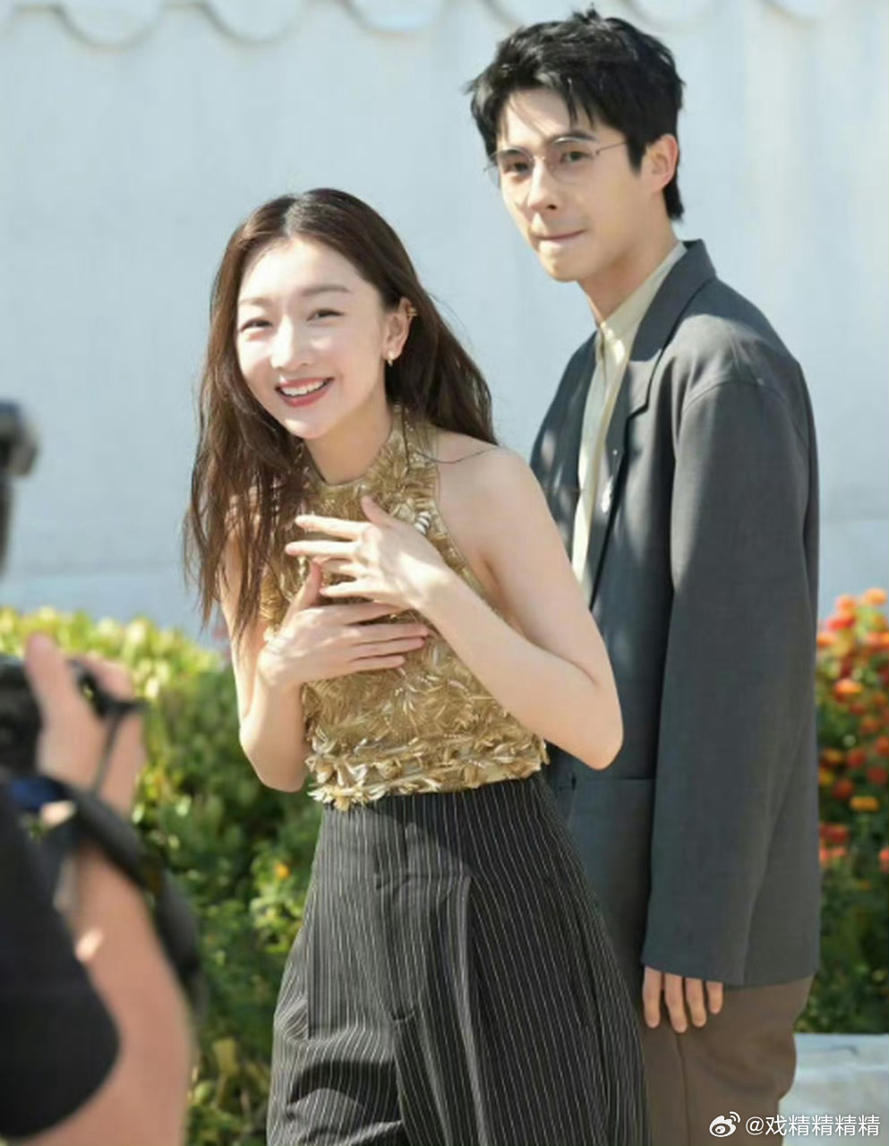 刘昊然周冬雨同款帽子他俩到底是不是真的？刘源很帅哎，眼光…… 