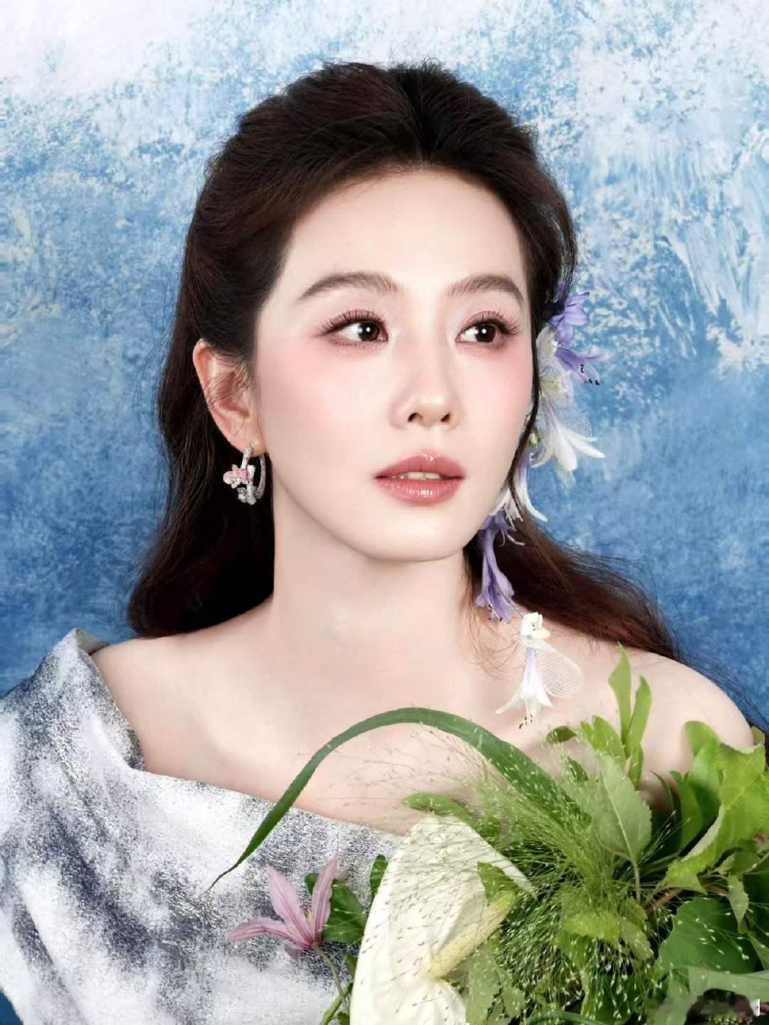 刘诗诗斜肩鱼尾裙高定刘诗诗水墨鱼尾裙高定 刘诗诗这套太衬她了，最符合诗诗气质的一