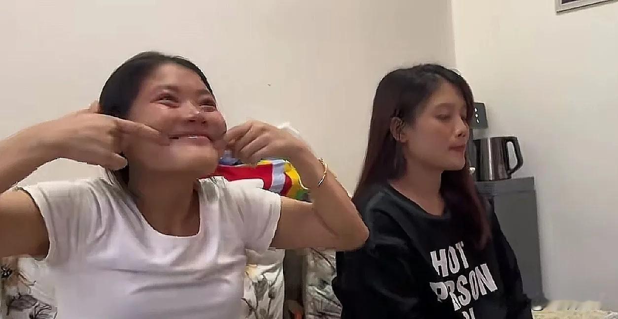 老挝媳妇蜜委屈落泪，网络评论惹争议。

刚刚看到这个事儿，那个老挝媳妇蜜哭了，好