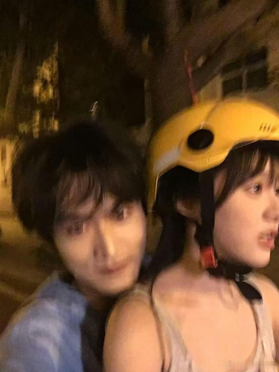 包上恩周柯宇蝴蝶结比心共创包上恩周柯宇同框氛围感满分，镜头甜度超标，小炽夏太懂观