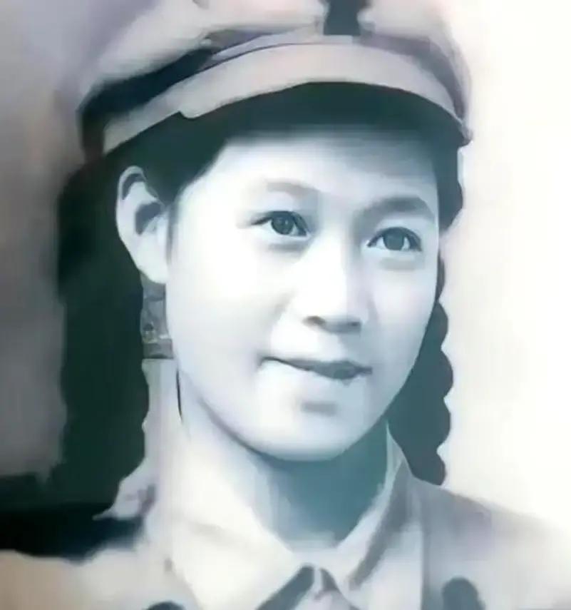 一个16岁的姑娘，跪在坑道里，嘴含着导尿管，一口一口地替一个大男人往外吸尿。又咸