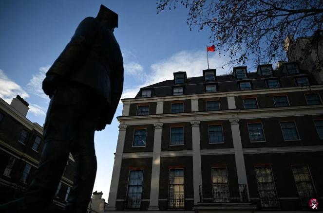 英国当局扣押2名中国公民还要判刑，中方回应正式亮剑了！近日，中国驻英国大使郑泽光