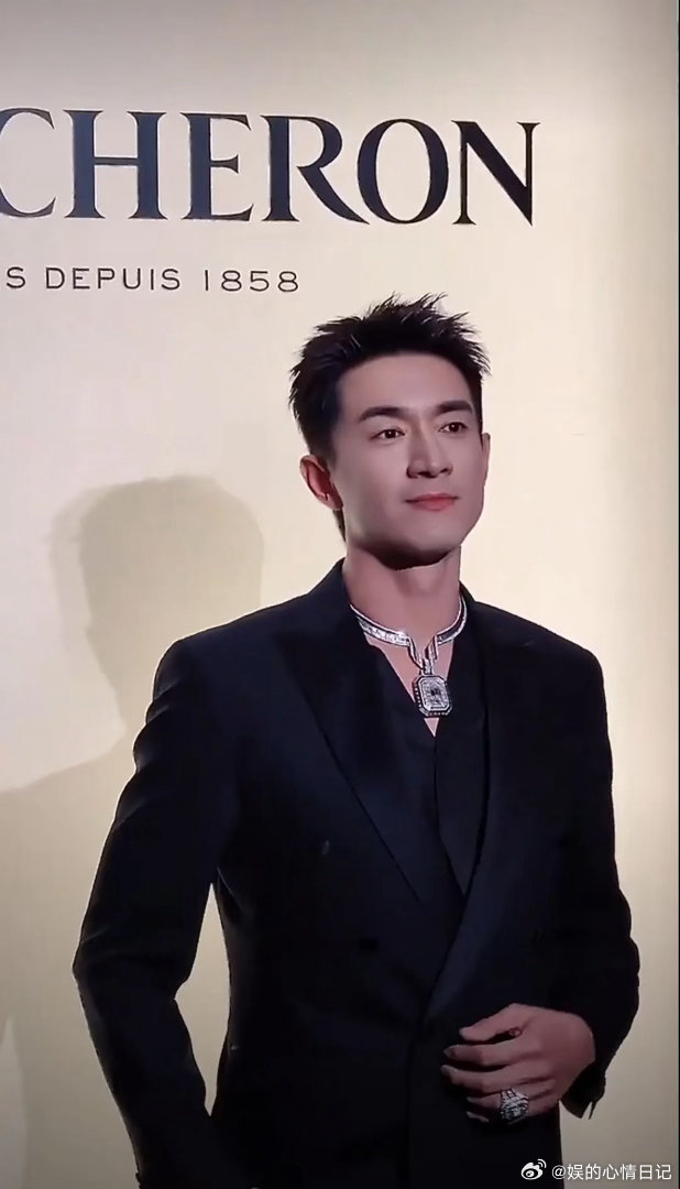 这珠宝有点太大了 