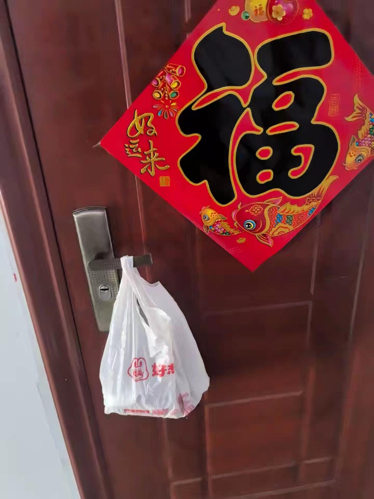 你敢想吗，两年前的包工头，风风光光，上午聊天时说现在靠送外卖挣点菜钱呢[捂脸]