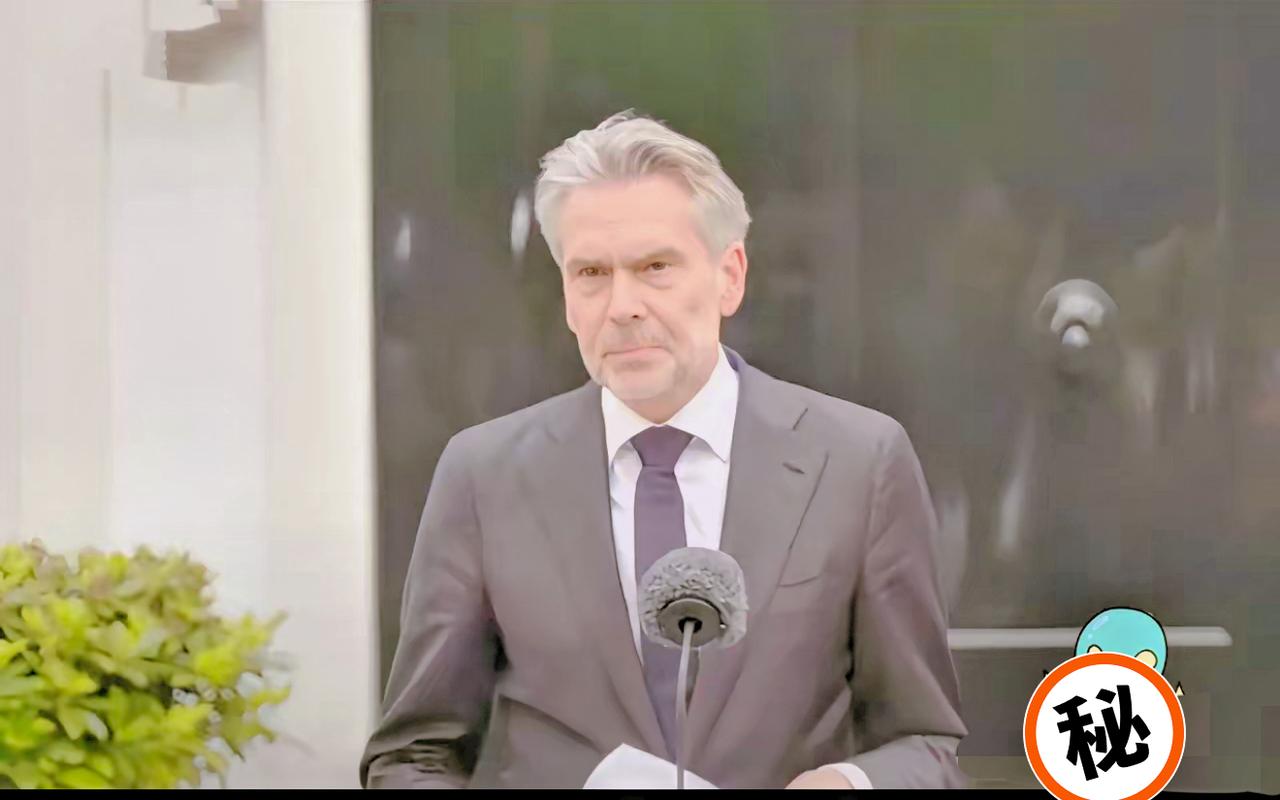 号外，号外！
荷兰当局在10月31日宣布将禁售DUV光刻机，并对NXT:1970