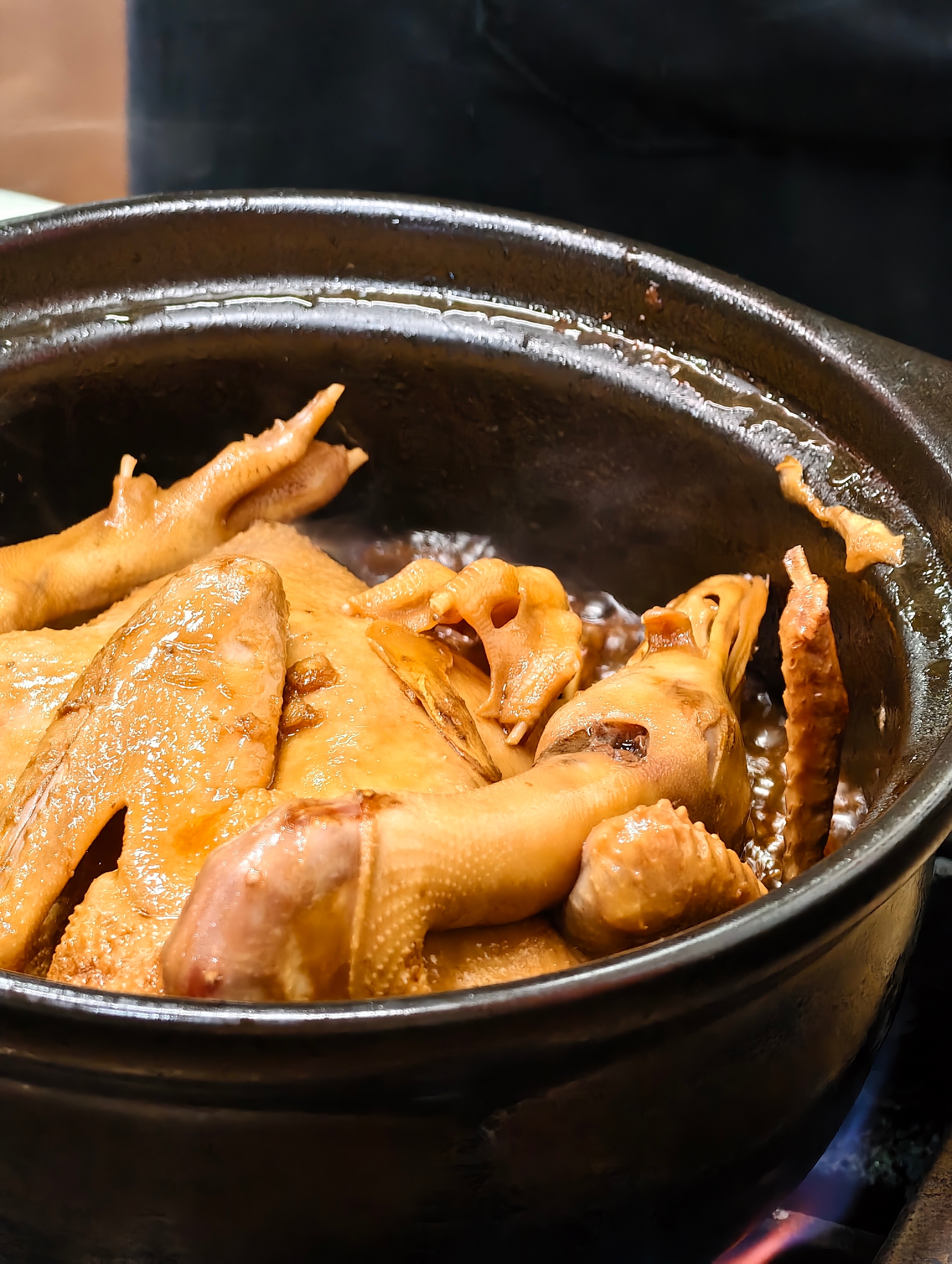 来泉州得吃姜母鸭吧再配个腌水果解解腻我这吃得算正宗吗门口排队的人 超级多 泉州