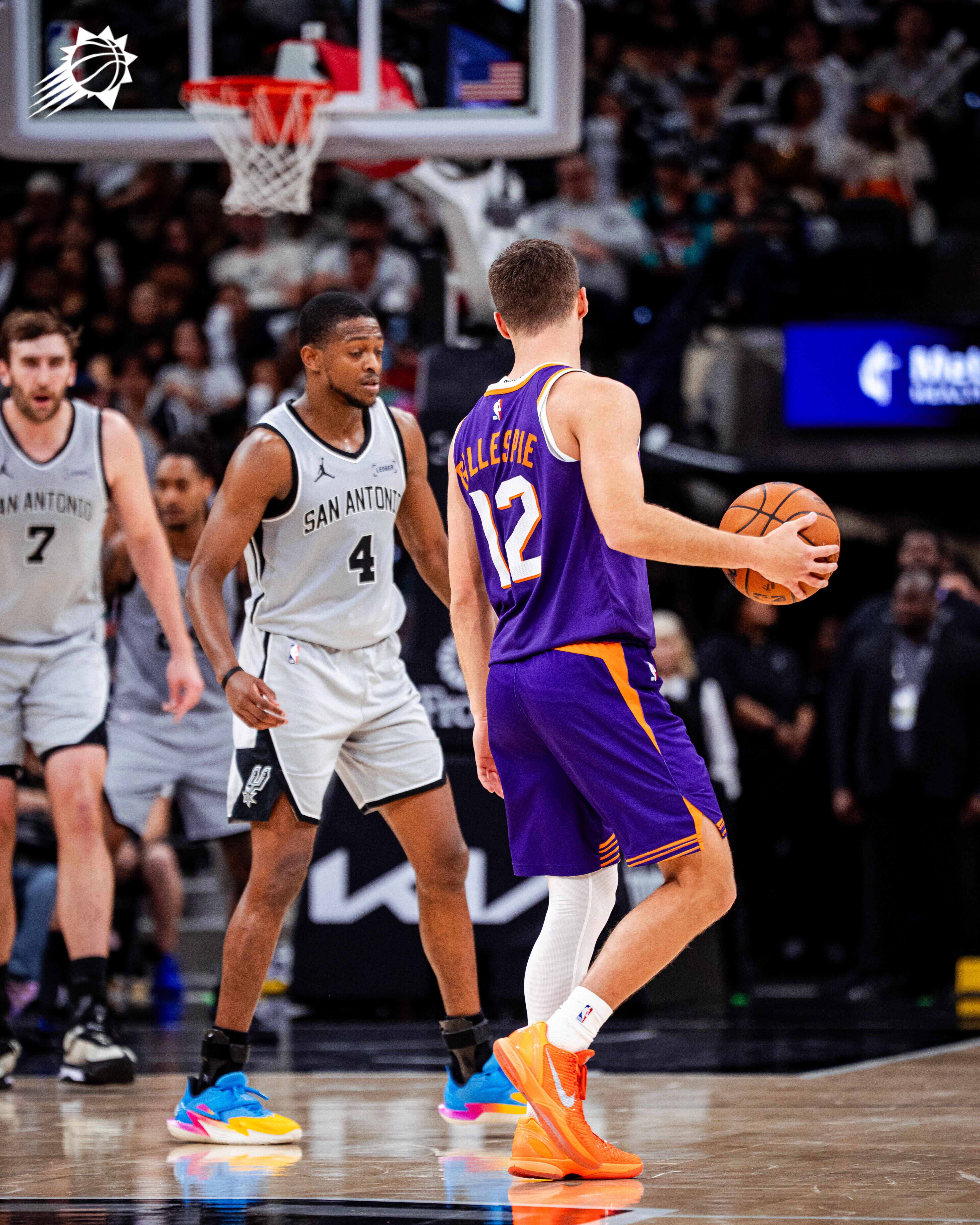 📊吉莱斯皮本场数据：24分2篮板6助攻2抢断菲尼克斯太阳 ｜旭日东升 ｜太阳v