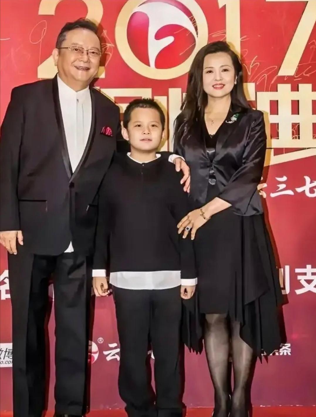77岁的王刚，60岁的时候得了一子，本以为晚年可以安享清福，没想到现在17岁的儿
