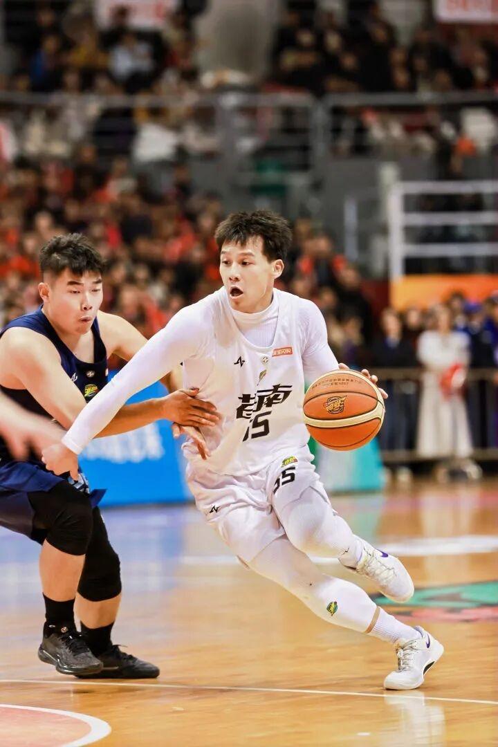 打的就是精锐！狭路相逢勇者胜，南哥亮剑精神！
主场不败继续延续，苍南队捍卫了自己