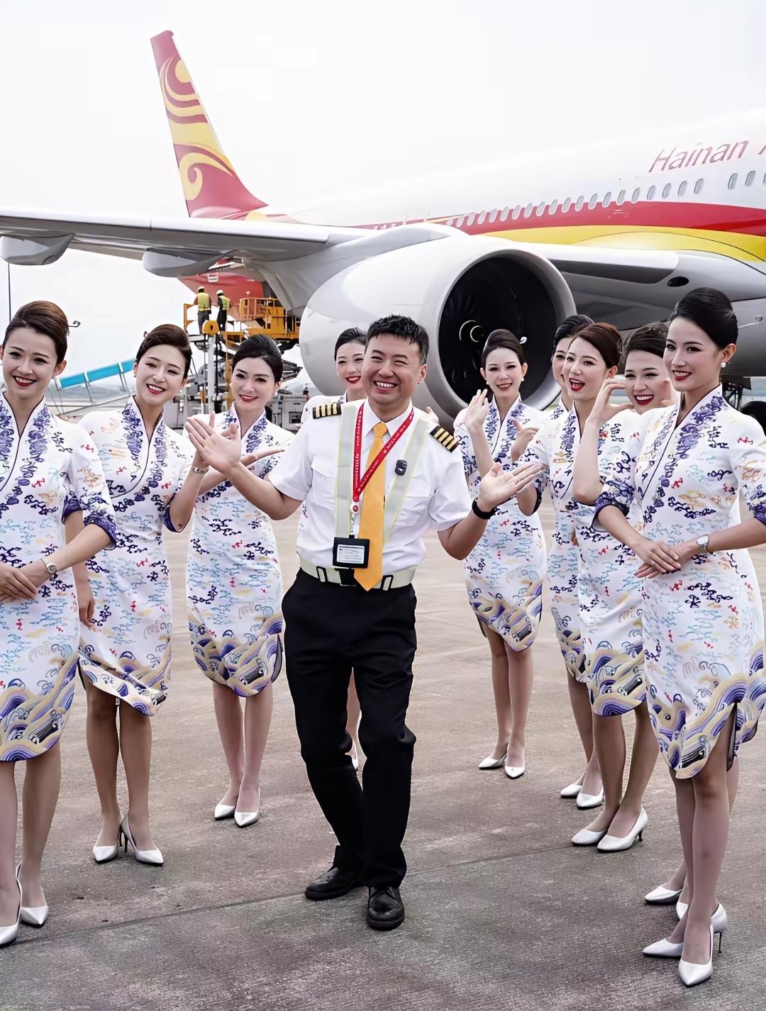 那机长的工作积极性，应该挺高的，所谓是男女搭配，干活不累啊。[呲牙]