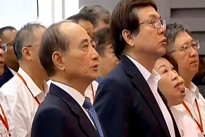 看过太多硬碰硬的选战，最后两败俱伤。
彰化这摊派系疙瘩，郑丽文不硬拧，转身请王金