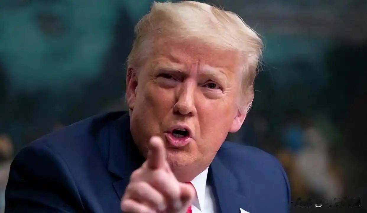 就在刚刚
美国特朗普正式宣布了

2025年11月1日，美国总统特朗普在“空军一