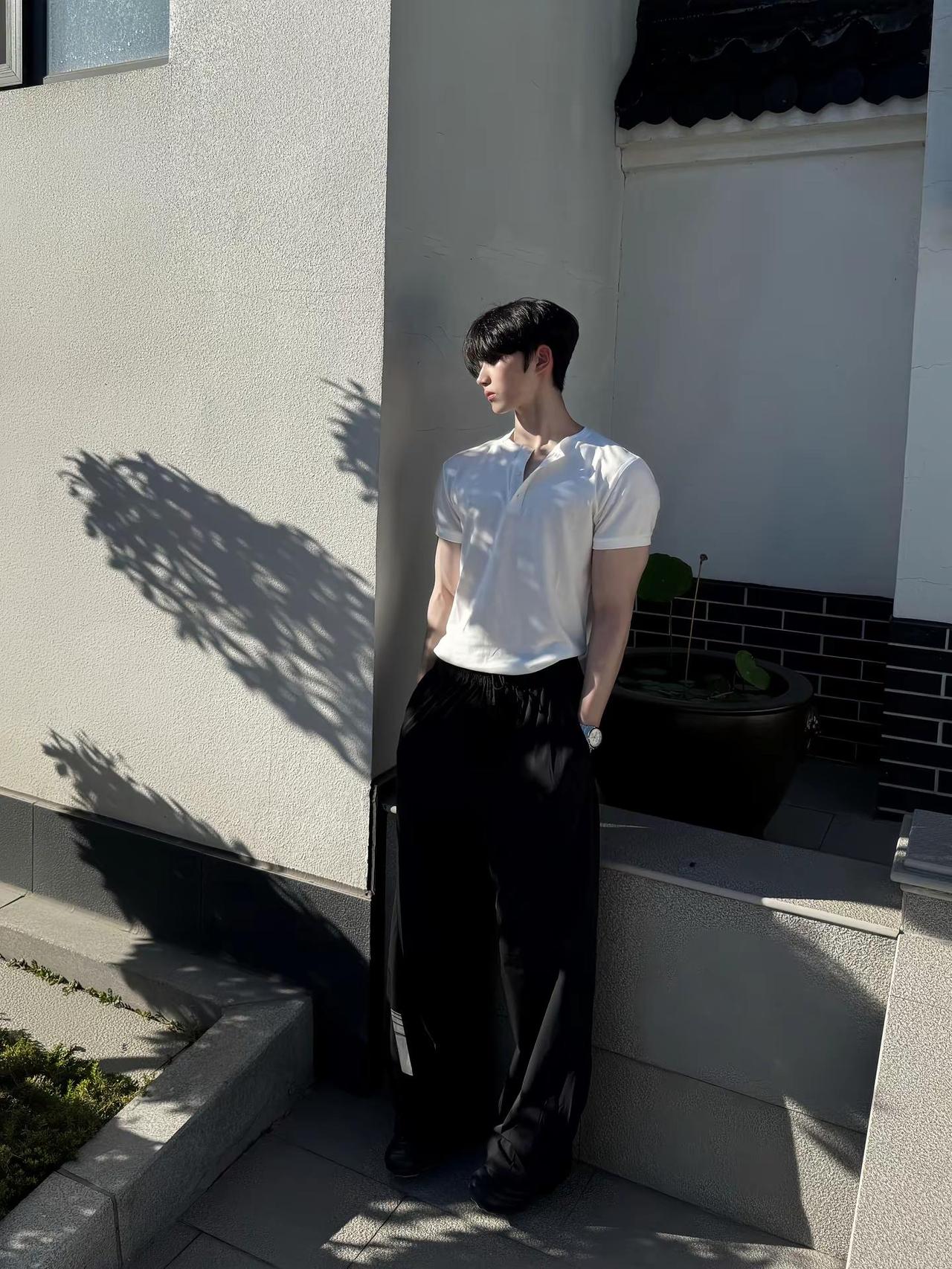 怎么把简单的衣服穿的高级。穿搭ttelen