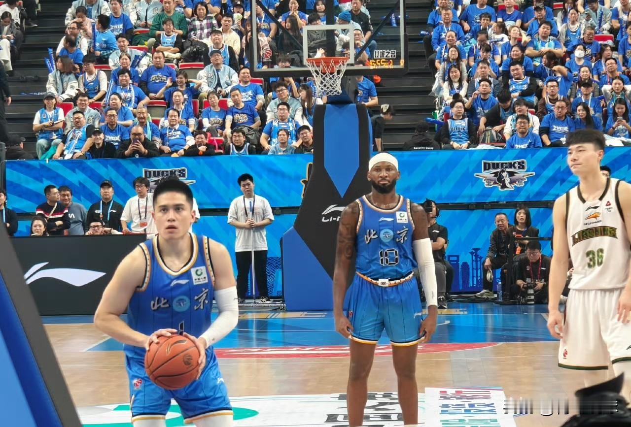 篮协认错！陈盈骏确实多罚了一个！

今晚，中国篮球协会官方发布公告，对12月17