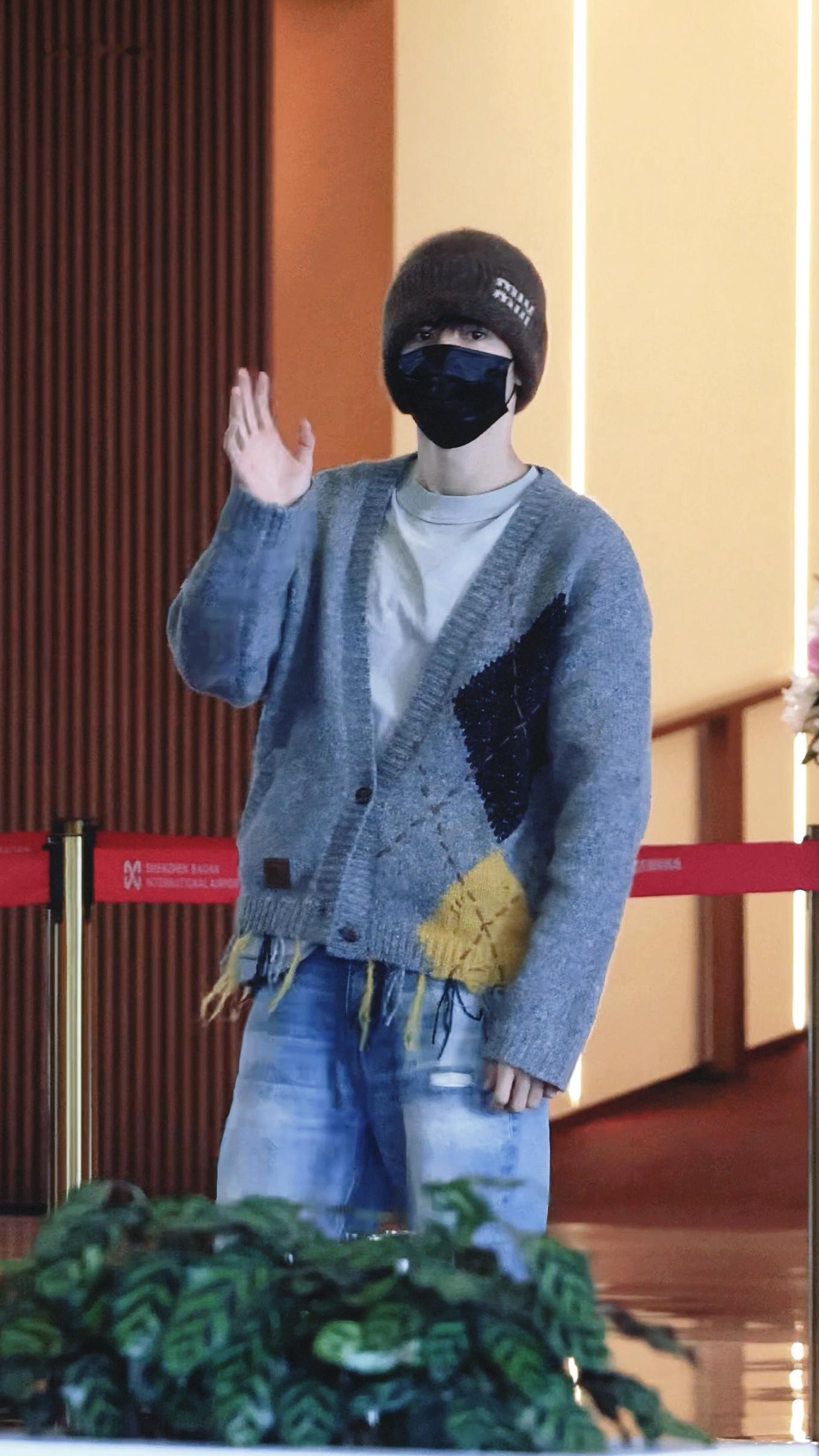 陈哲远最新机场路透手术一切顺利照顾好自己