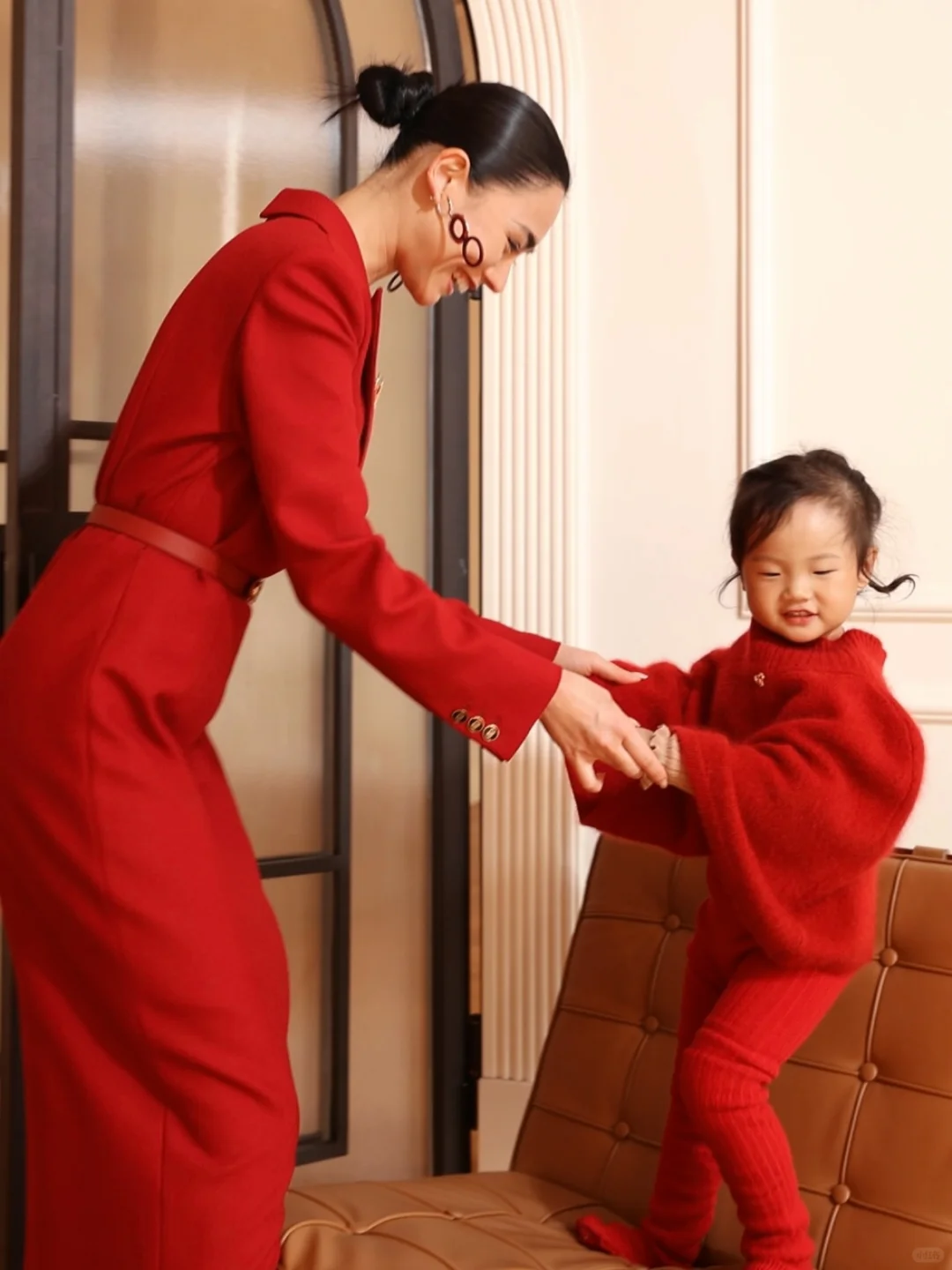 和女儿穿红色系一起过新年🧨