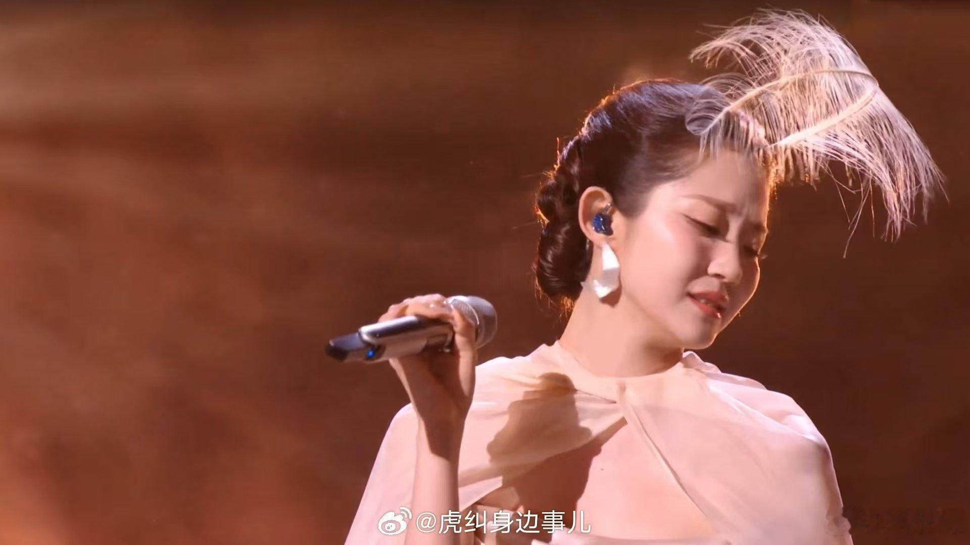 张月让万千惠不要在乎票数乘风2026乘风舞台暖心一幕上线，张月温柔宽慰万千惠，不