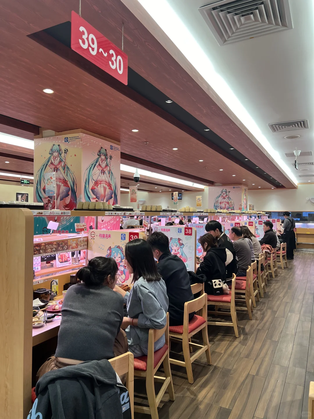我就这样和初音未来一起吃饭...