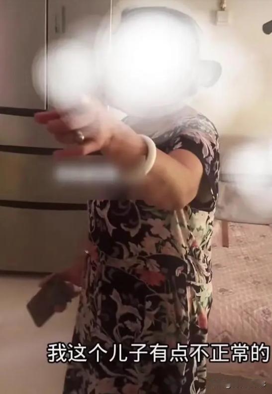 有些人在旅行团被坑真的不冤！海南海口，一老人要在群里参加老年旅行团，在桂林游玩4