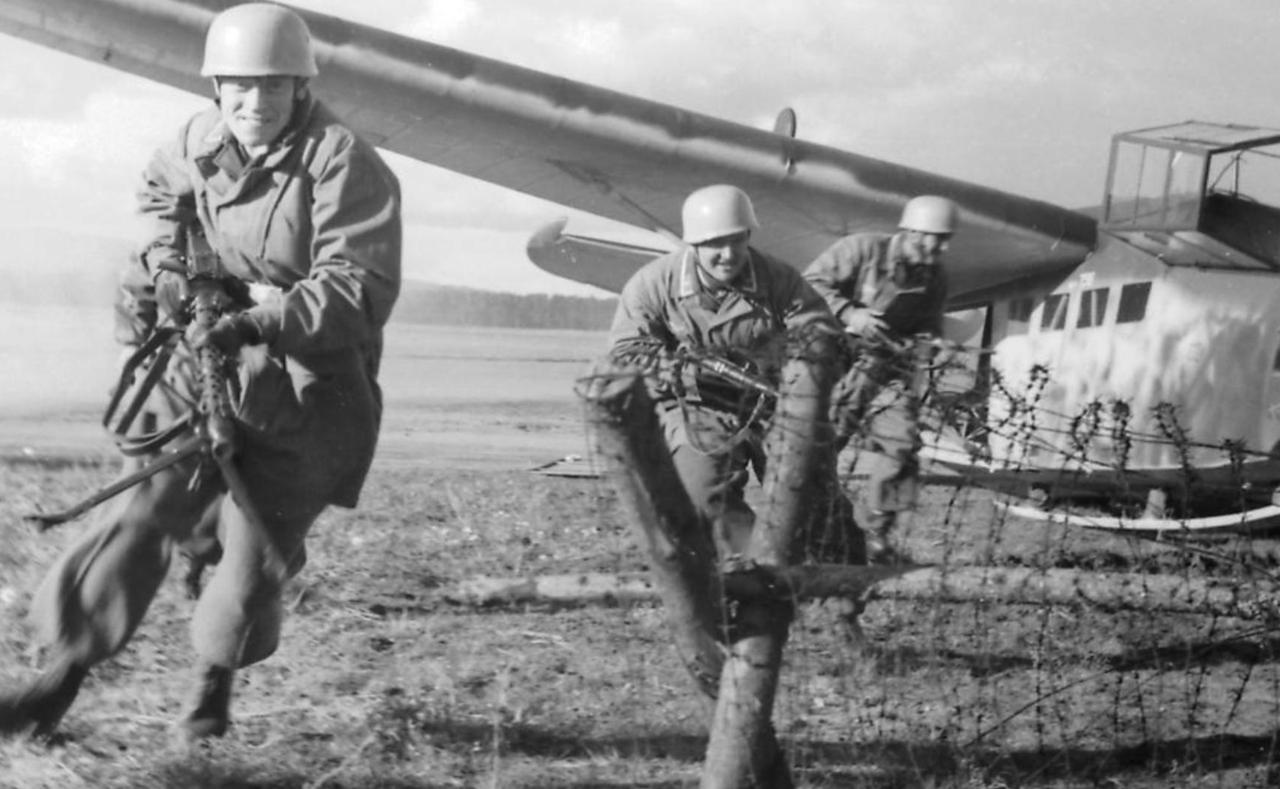 德国王牌伞兵部队竟成“丑闻制造机”。
德国那支超厉害的伞兵部队，以前可是大名鼎鼎