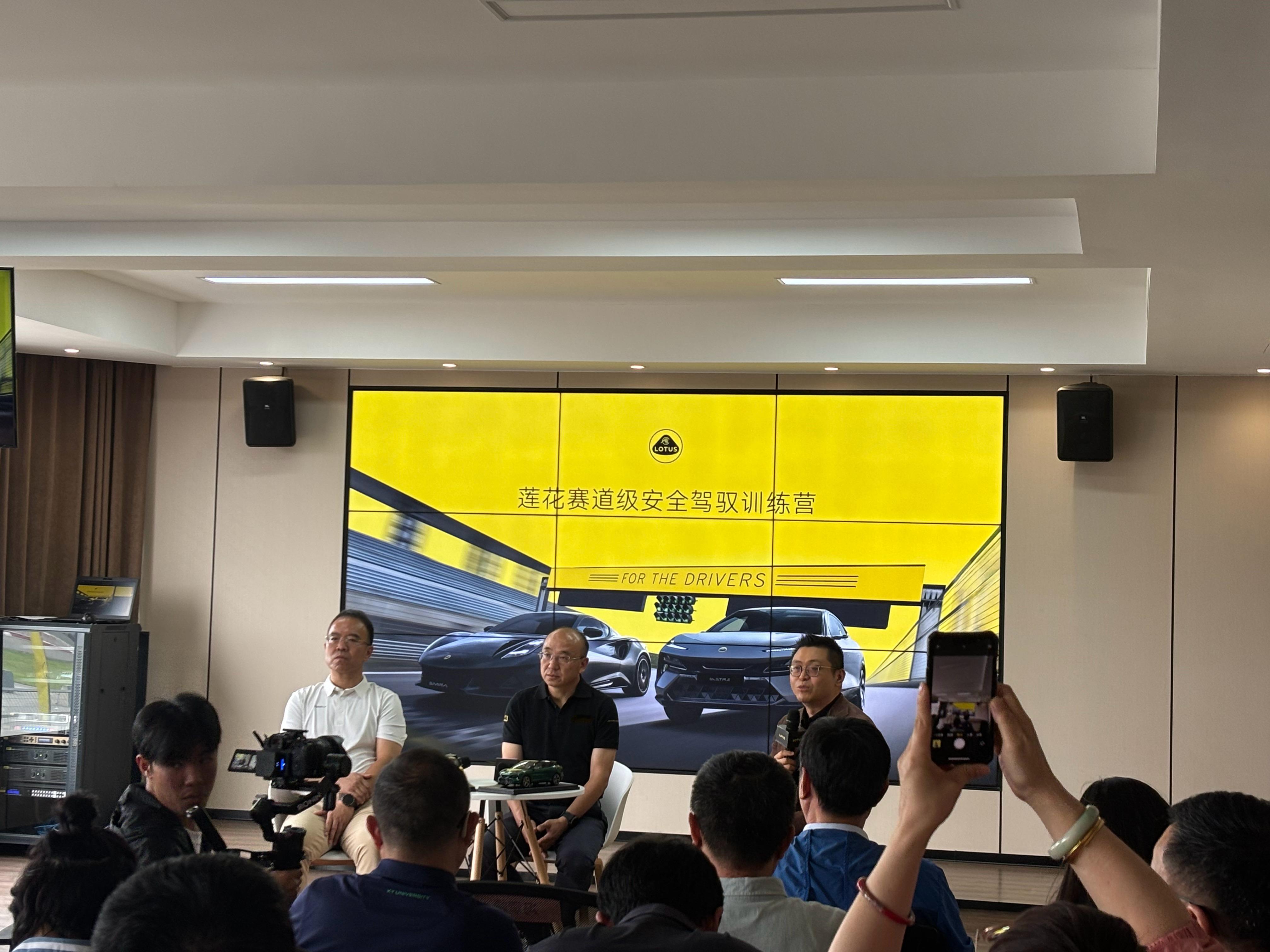 路特斯集团CEO冯擎峰分享了一个小故事，拥有2000匹马力的EVIJA全球限量1