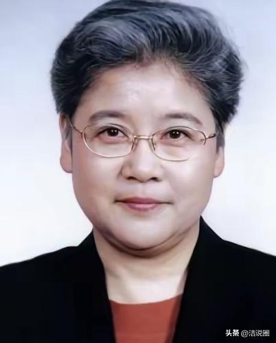 1977年9月，唐闻生被下放到“五七干校”劳动，从此她远离了工作多年的外交系统。