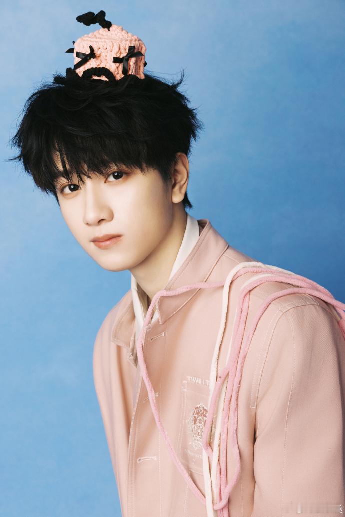 敖子逸23岁生日写真敖子逸23岁了敖子逸23岁生日写真来啦，粉色系的小敖，有在好