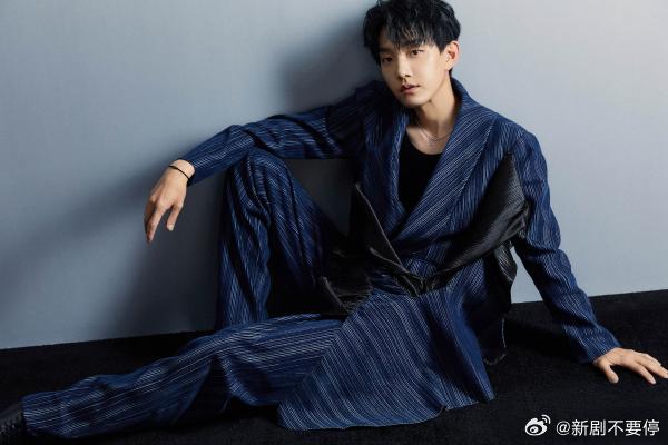 月鳞绮纪定档删了范世錡《月鳞绮纪》定档4月1日，范世錡角色“邪灵觋”宣发全隐身。