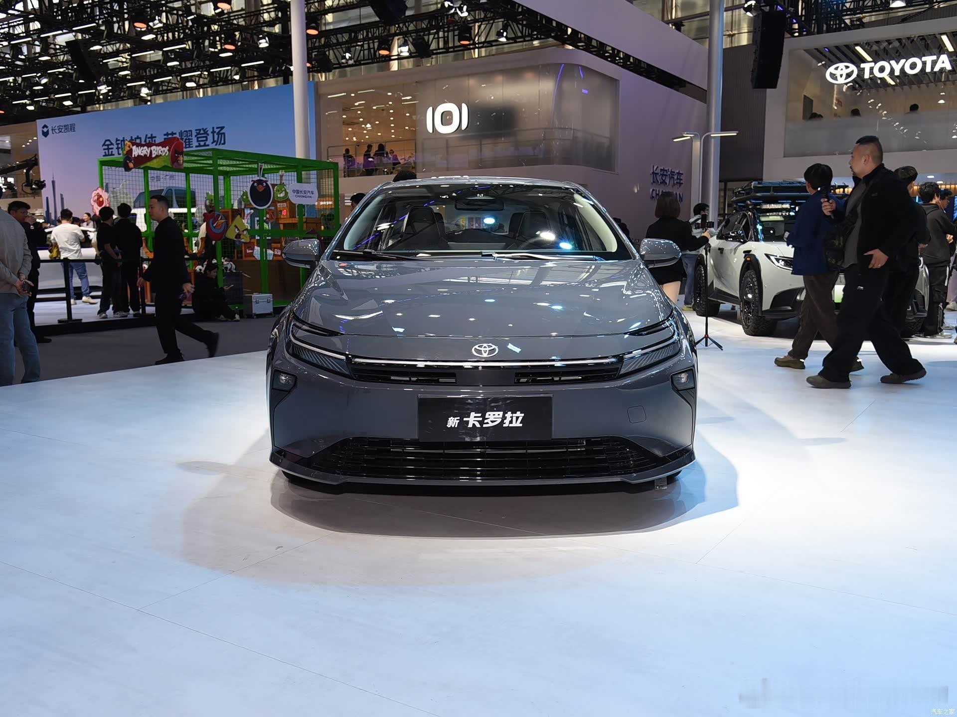 新款一汽丰田卡罗拉上市前贯穿灯+后贯穿灯，俗不可耐啦并且你也做不好且不说均匀性，