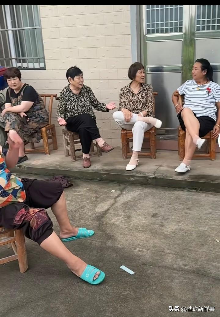 闲的没事，来猜猜他们在聊啥