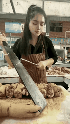 1 天呐！厉害了我的姐！刀法快、准、狠，一砍一个准。[震惊]
2 花200块一天