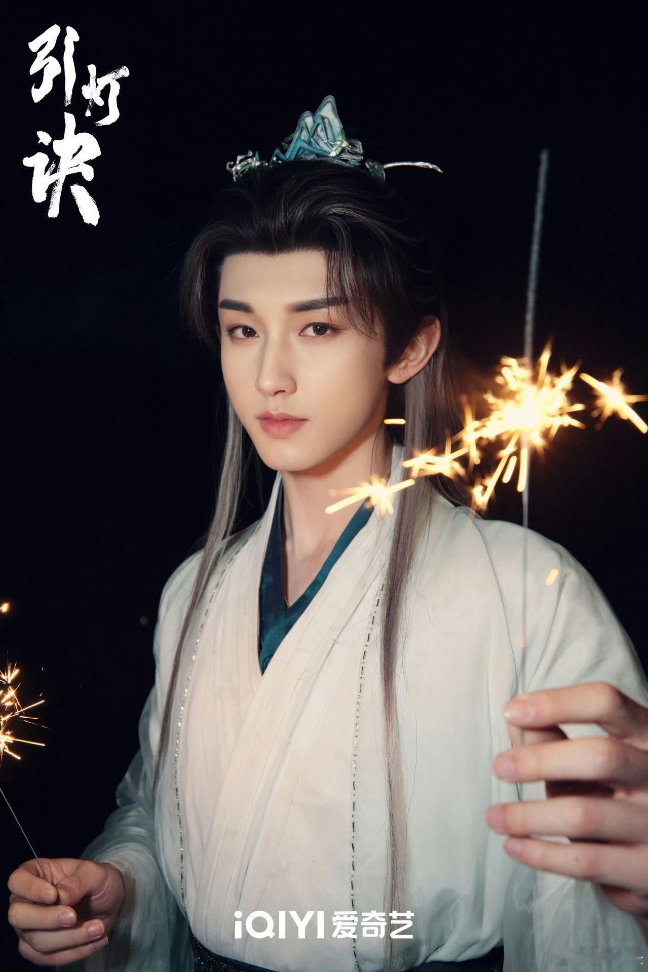 郭俊辰一天宣传三部戏 从古装美男到现代型男，郭俊辰的戏路比想象更广！三部作品三种