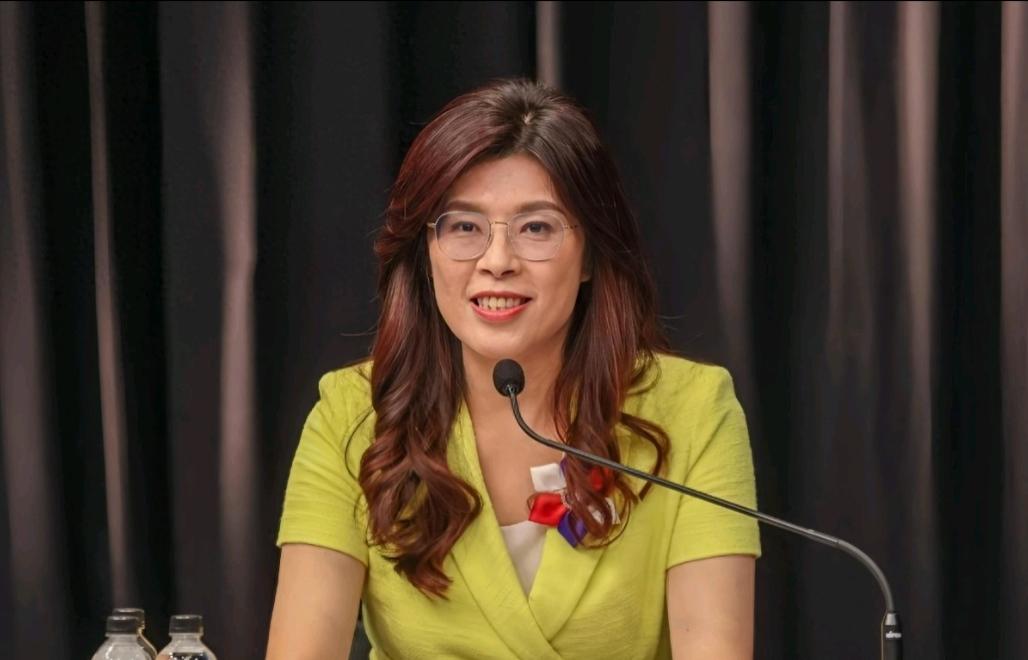 郑丽文这一招太高了！

民进党当局有意阻扰郑丽文访问中国大陆，结果郑丽文反将一军