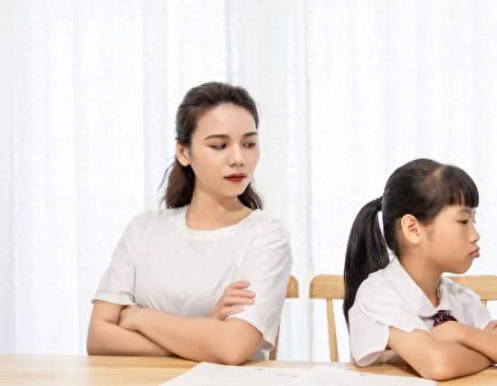 毁掉青春期孩子心理的从来不是学习压力，而是父母这4种日常习惯