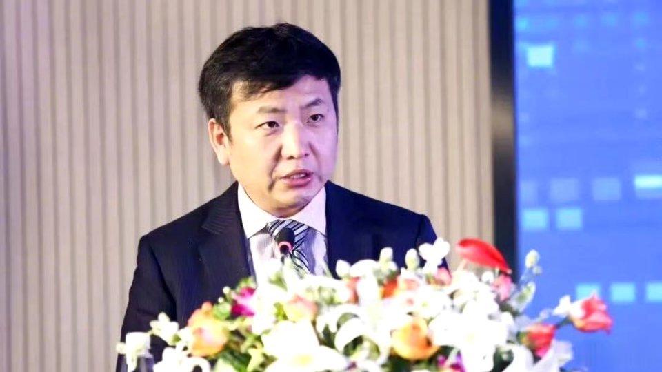 芯片大佬朱一明11天套现超21亿芯片大佬朱一明11天卖了21亿的票子，是要“收摊